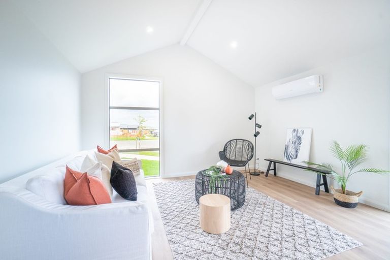 Photo of property in 16 Atlantic Drive, Fitzherbert, Palmerston North, 4410