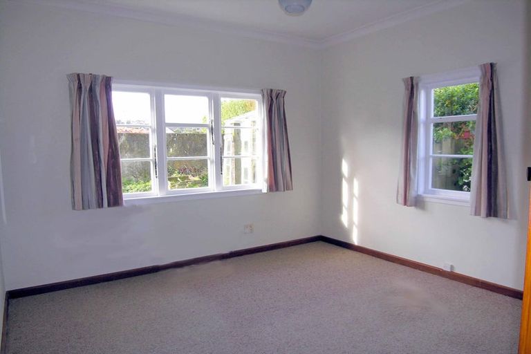 Photo of property in 11 Lucknow Terrace, Khandallah, Wellington, 6035