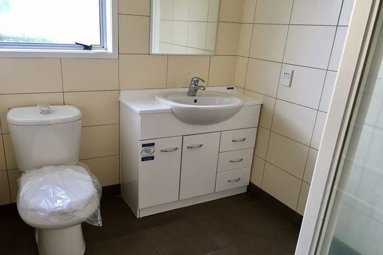 Photo of property in 19 Glennandrew Drive, Half Moon Bay, Auckland, 2012