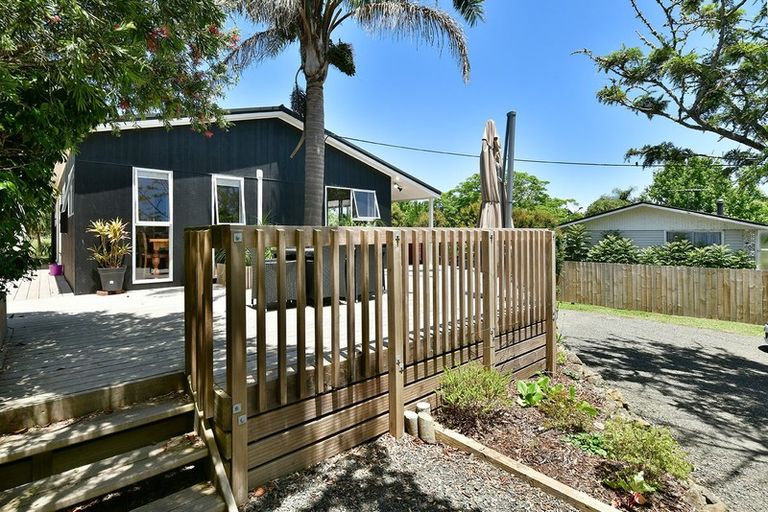 Photo of property in 6 Hand Road, Helensville, 0800