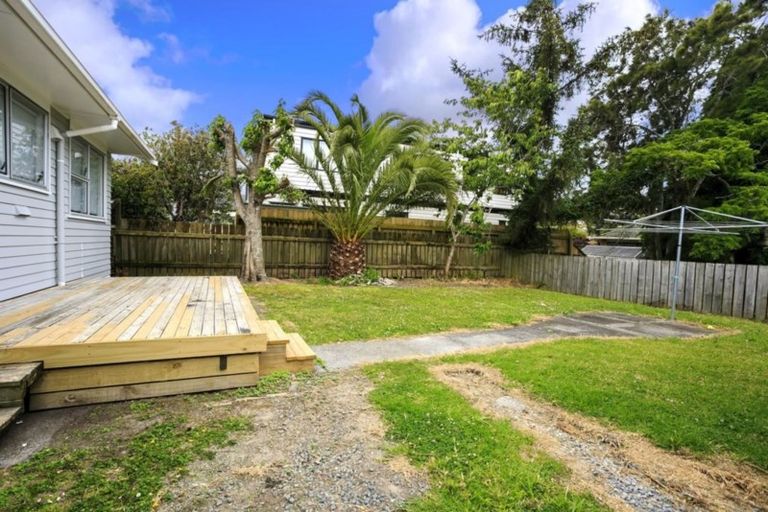 Photo of property in 135 Sunnynook Road, Forrest Hill, Auckland, 0620