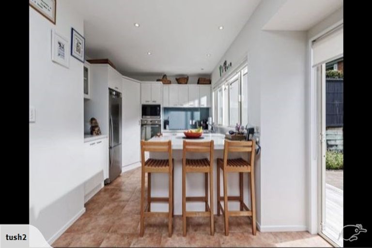 Photo of property in 10 Crestview Place, Browns Bay, Auckland, 0630