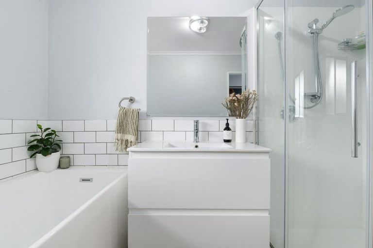 Photo of property in 114b Sandwich Road, St Andrews, Hamilton, 3200