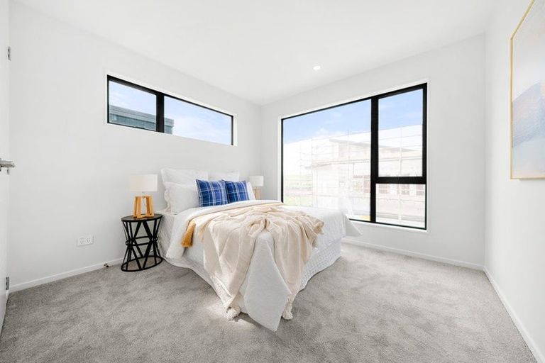 Photo of property in 102a Te Oneroa Way, Long Bay, Auckland, 0630