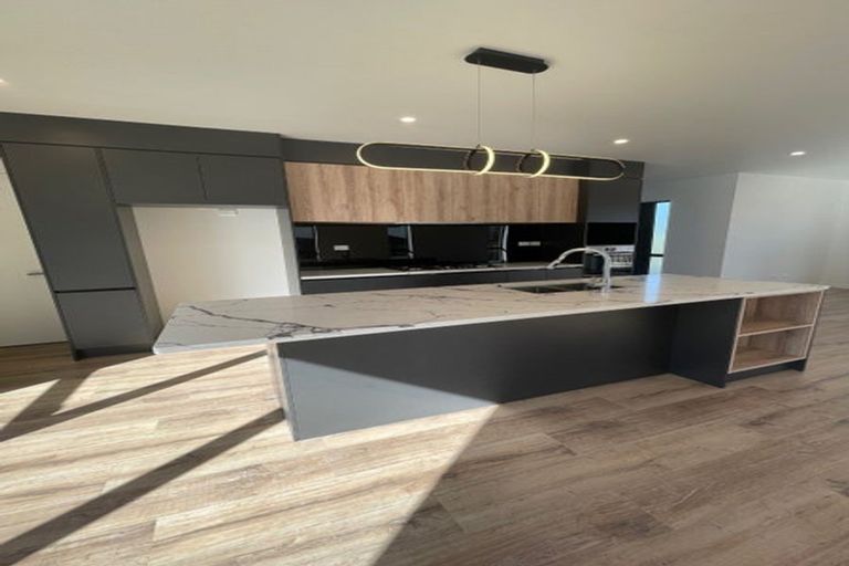 Photo of property in 4 Celestial Crescent, Orewa, 0931