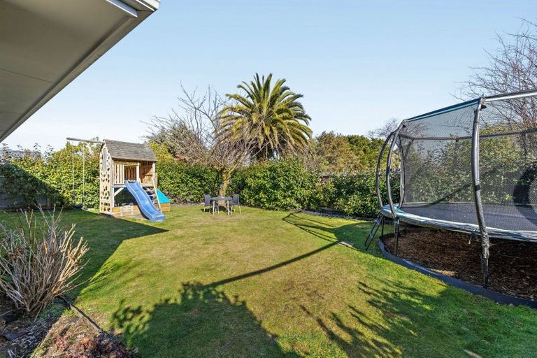 Photo of property in 11 Weston Place, Rangiora, 7400