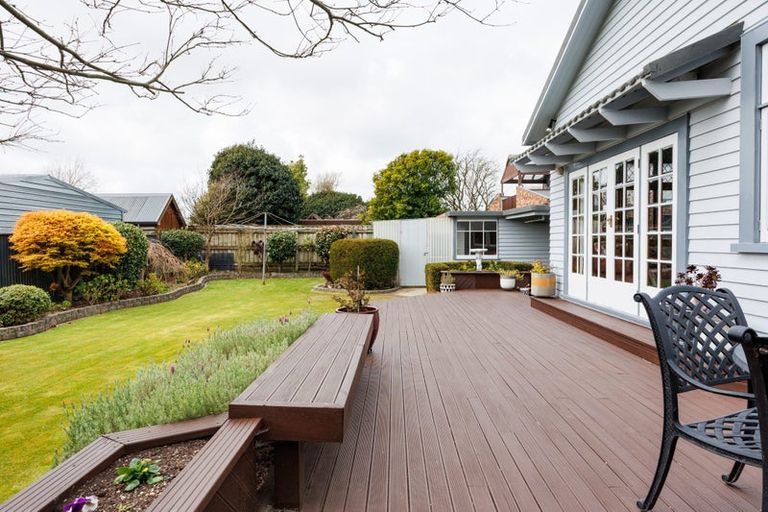 Photo of property in 21 Manapouri Crescent, Hokowhitu, Palmerston North, 4410