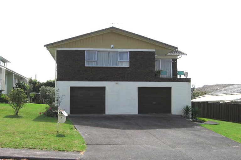 Photo of property in 4 Pakira Avenue, Glendene, Auckland, 0602