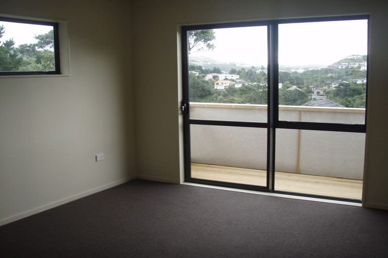 Photo of property in 32a Miles Crescent, Newlands, Wellington, 6037