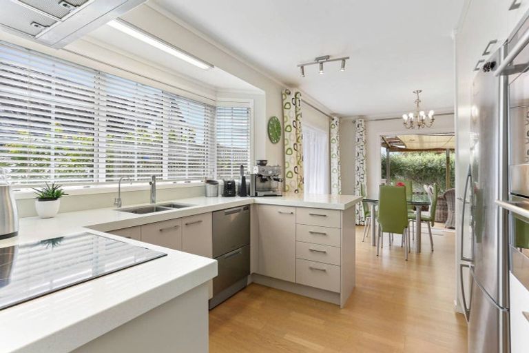 Photo of property in 21 Mark Edward Drive, Half Moon Bay, Auckland, 2012