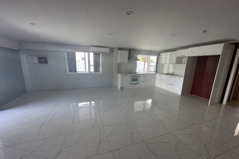 Photo of property in 409 Massey Road, Mangere East, Auckland, 2024