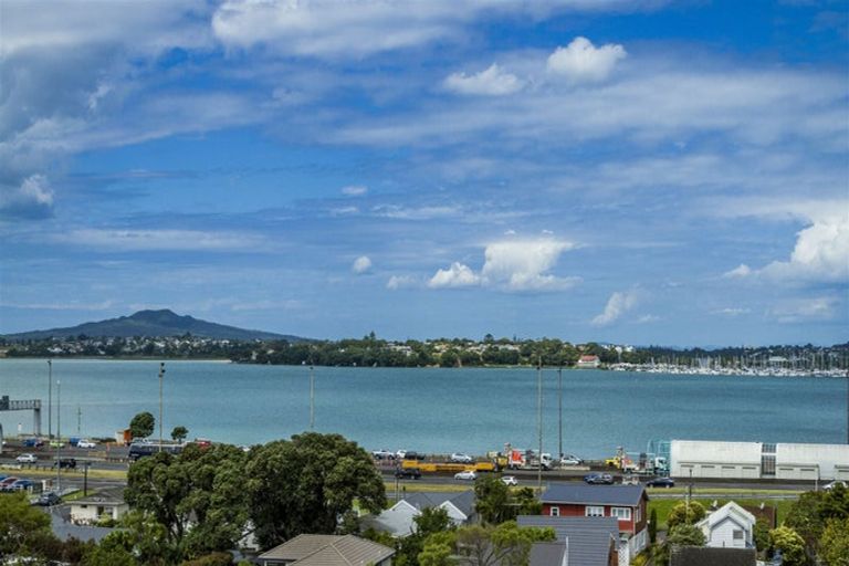 Photo of property in 99a Queen Street, Northcote Point, Auckland, 0627