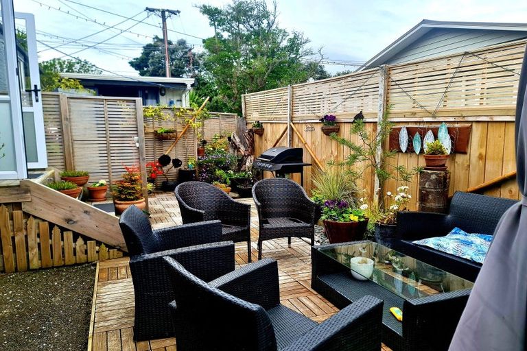 Photo of property in 2/33a Glen Road, Stanley Point, Auckland, 0624