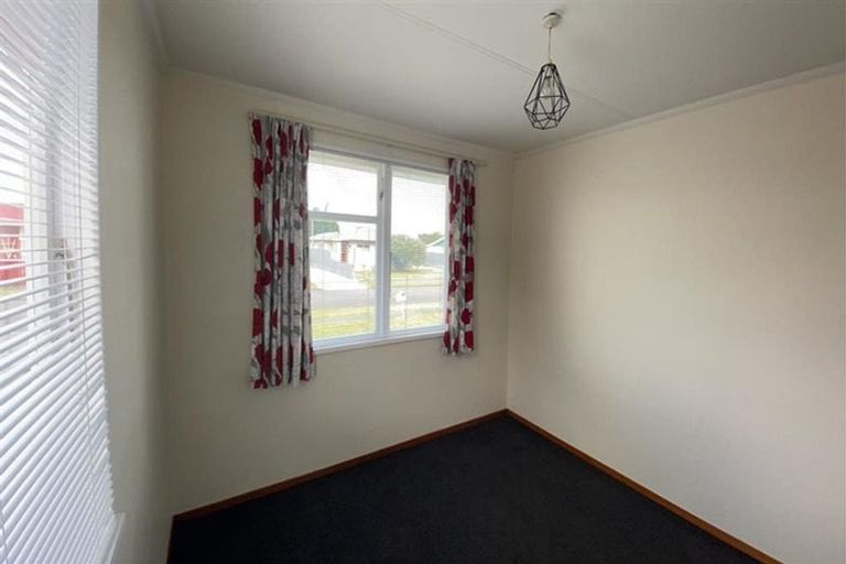Photo of property in 37 Monowai Place, Westbrook, Palmerston North, 4412