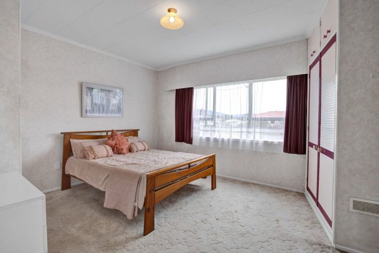 Photo of property in 11 Denmark Terrace, Midhirst, Stratford, 4394