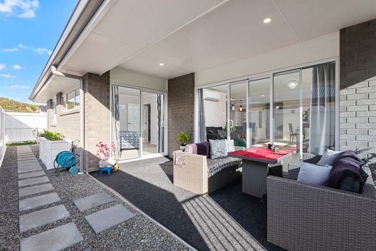 Photo of property in 70 Awataha Crescent, Pyes Pa, Tauranga, 3110