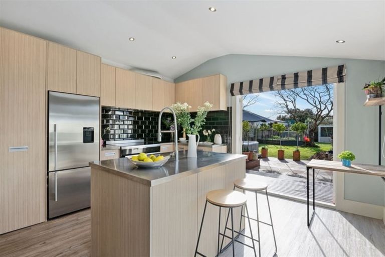 Photo of property in 11 Corson Avenue, Beckenham, Christchurch, 8023