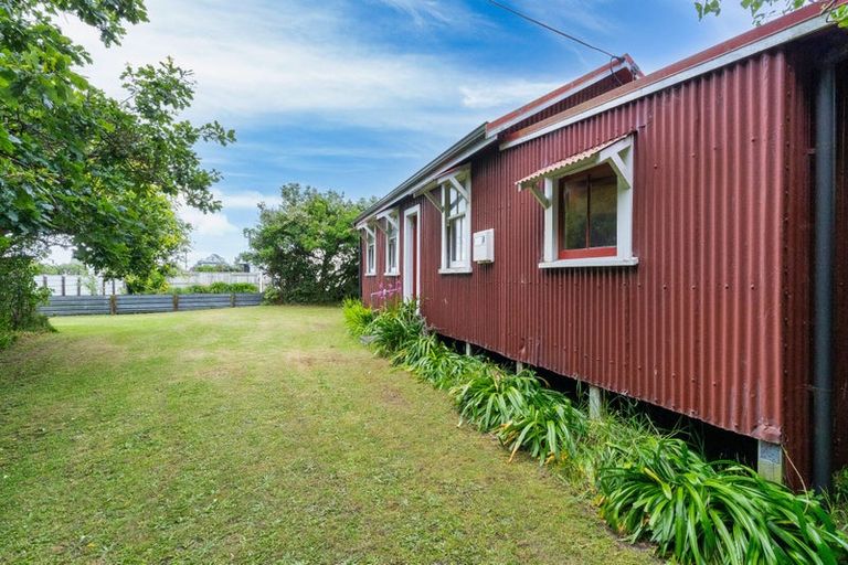 Photo of property in 21 Shortt Street, Foxton Beach, Foxton, 4815