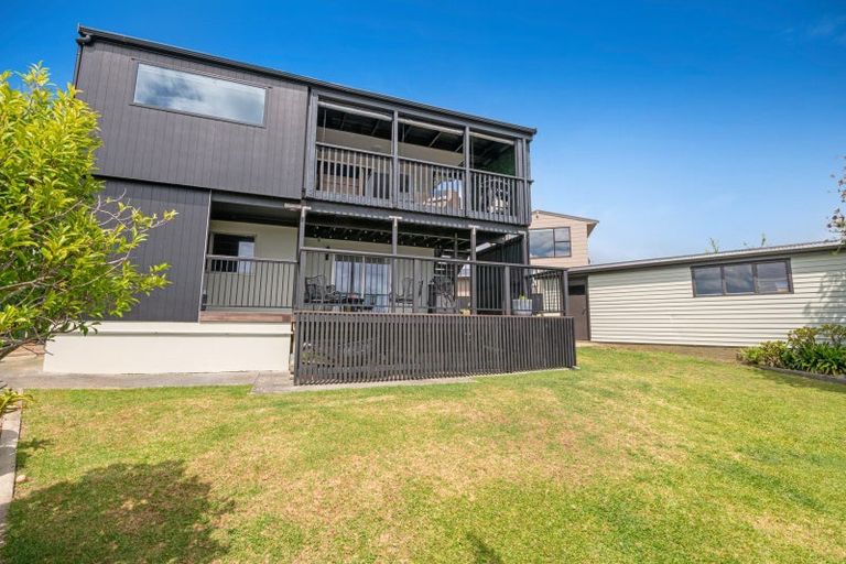 Photo of property in 42 Albatross Road, Red Beach, 0932
