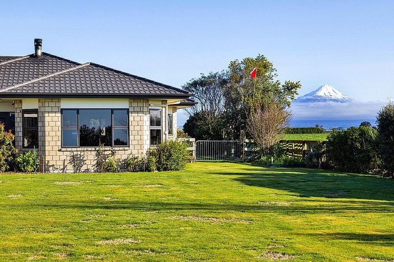 Photo of property in 393 Ketemarae Road, Normanby, Hawera, 4675
