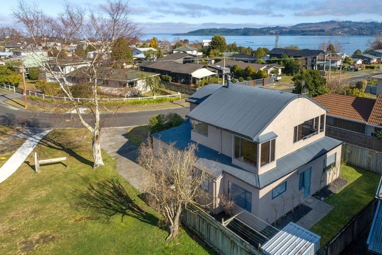 Photo of property in 2/16 Aubrey Crescent, Rainbow Point, Taupo, 3330