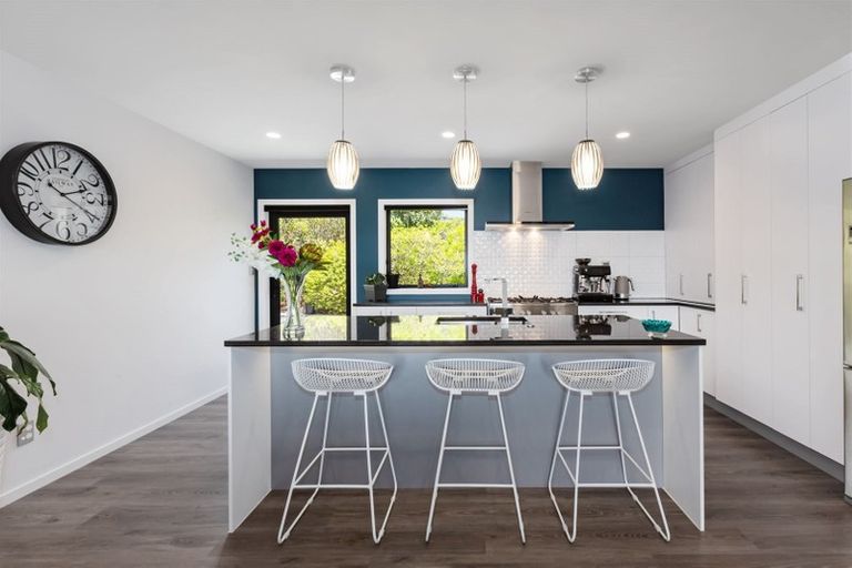 Photo of property in 2 Manapouri Lane, Aotea, Porirua, 5024