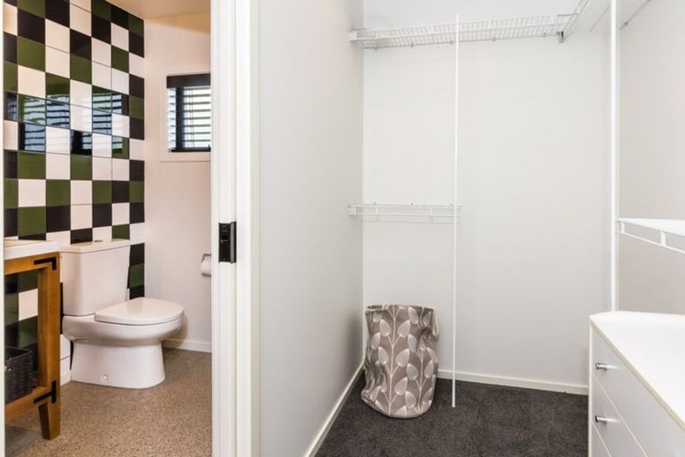 Photo of property in 2 Peregrine Place, Kinloch, Taupo, 3377