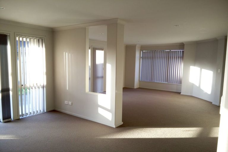 Photo of property in 212 Harbourside Drive, Karaka, Papakura, 2113