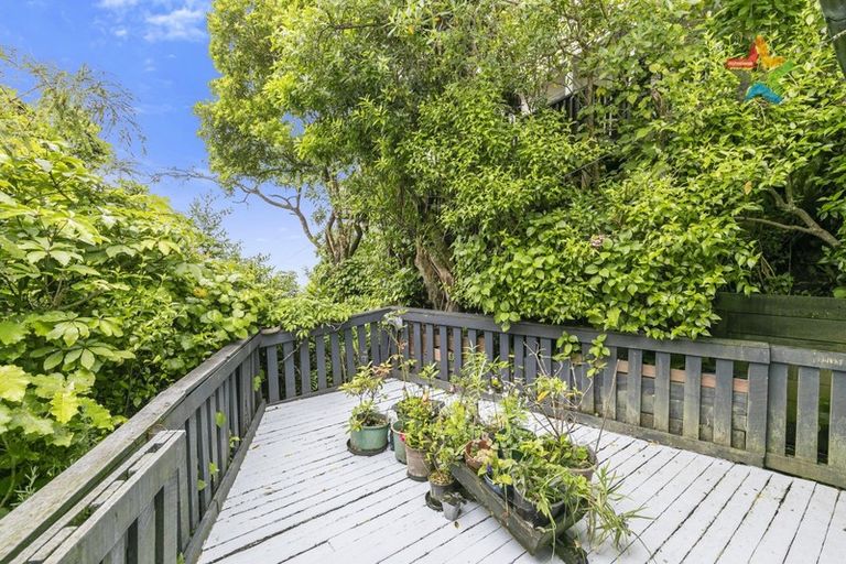 Photo of property in 32 Ferry Road, Days Bay, Lower Hutt, 5013