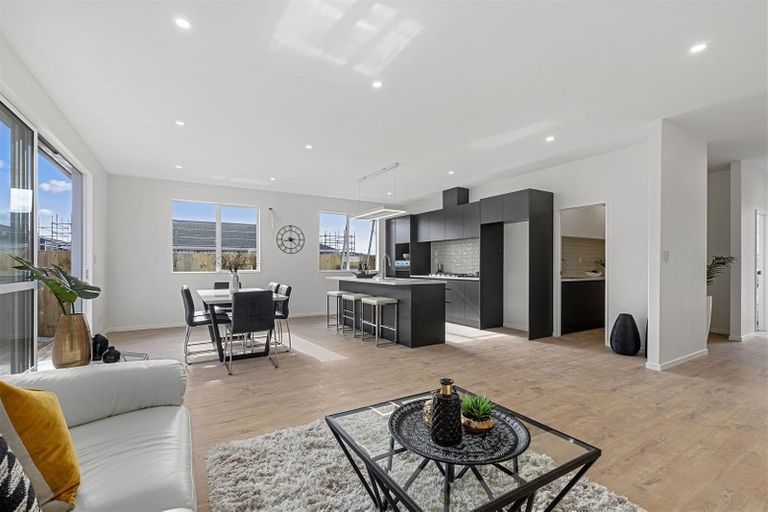 Photo of property in 5 Ropere Street, Kumeu, 0810