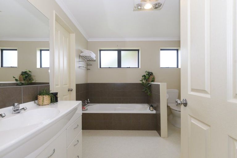 Photo of property in 33 Oteki Park Drive, Welcome Bay, Tauranga, 3112