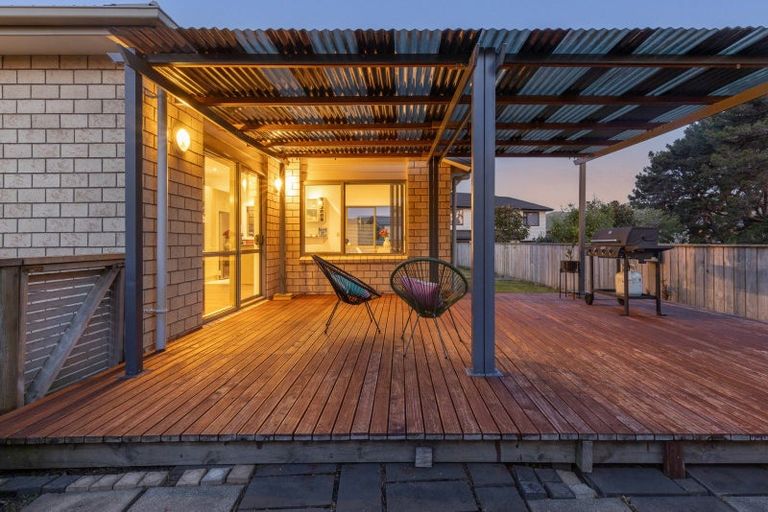 Photo of property in 17 Tasman Close, Aotea, Porirua, 5024