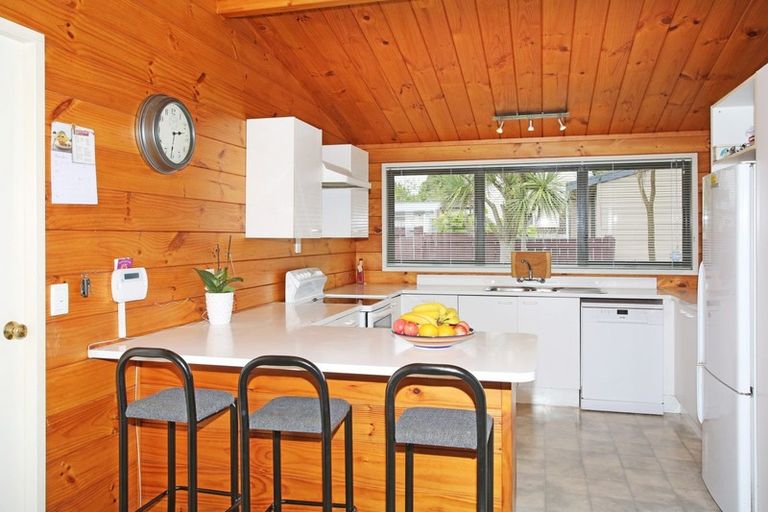 Photo of property in 37 Barnhill Crescent, Pahurehure, Papakura, 2113