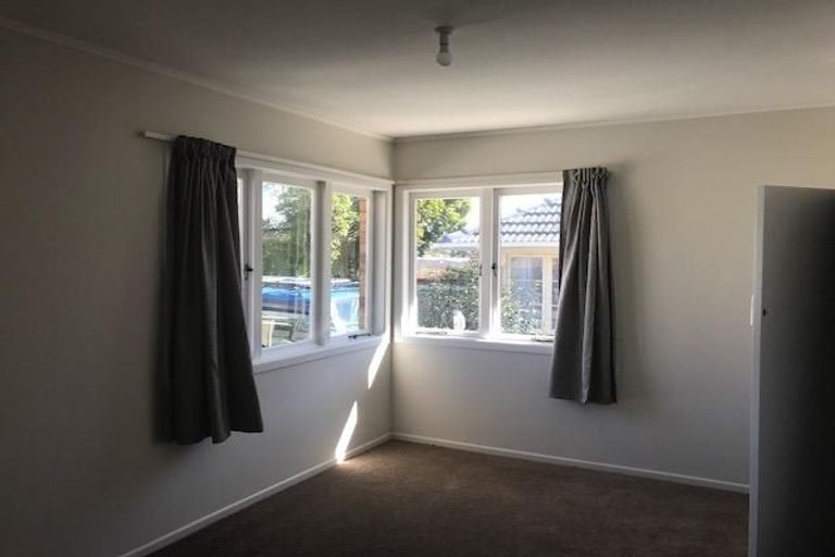 Photo of property in 121 Flanshaw Road, Te Atatu South, Auckland, 0610
