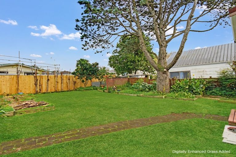 Photo of property in 14 Riverside Drive, Waiuku, 2123