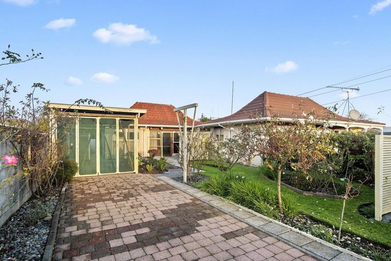 Photo of property in 2 Delamare Road, St Andrews, Hamilton, 3200