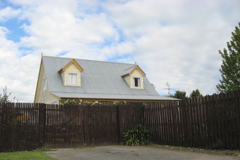 Photo of property in 9 Main North Road, Woodend, 7610