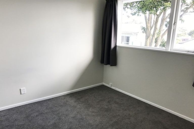Photo of property in 2/14 Mona Vale, West Harbour, Auckland, 0618