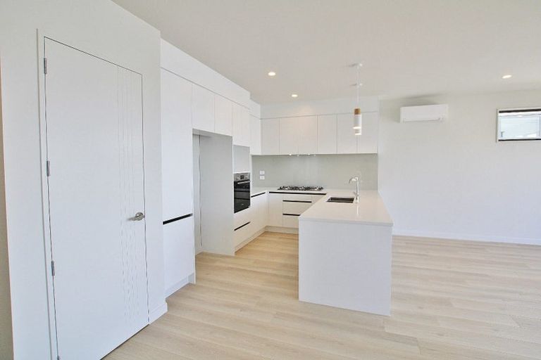 Photo of property in 10 Porowha Road, Westgate, Auckland, 0814