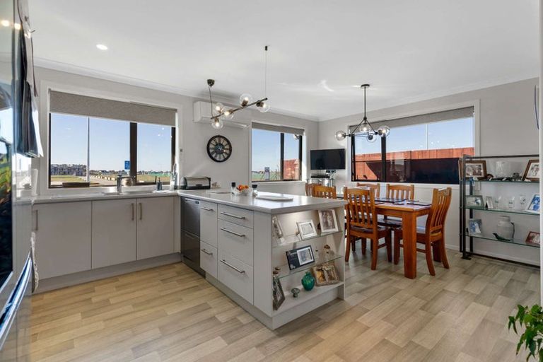 Photo of property in 32 Sabre Street, Papamoa Beach, Papamoa, 3118