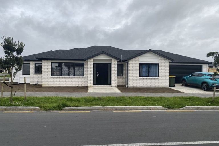 Photo of property in 1 Black Beech Crescent, Takanini, 2110