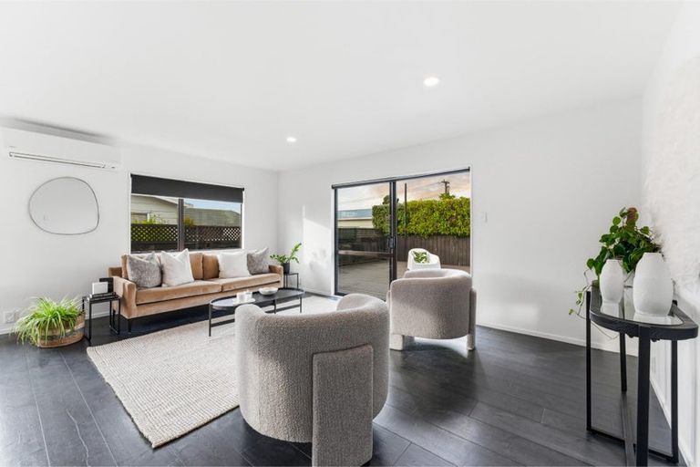 Photo of property in 1/99 Henderson Valley Road, Henderson, Auckland, 0612