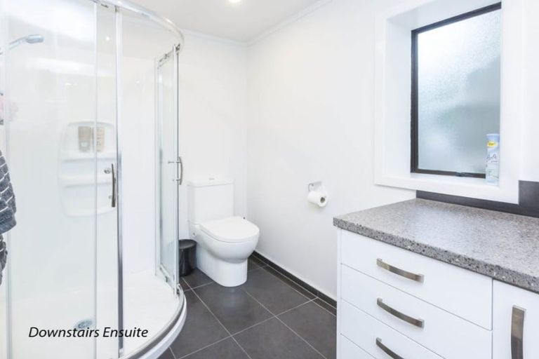 Photo of property in 24c Chatsworth Road, Silverstream, Upper Hutt, 5019