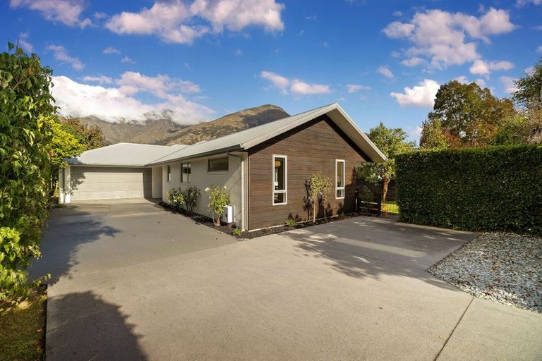 Photo of property in 42 Sylvan Street, Lake Hayes, Queenstown, 9304
