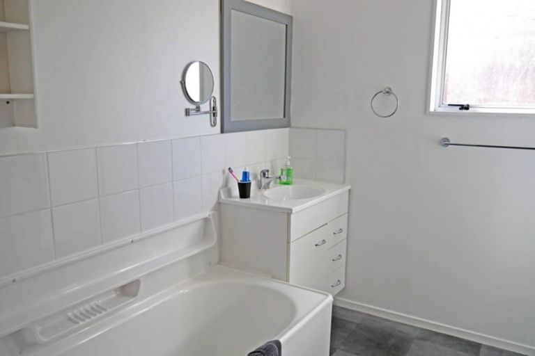 Photo of property in 14b Oakleigh Street, Maungaraki, Lower Hutt, 5010