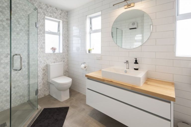 Photo of property in 70 Beach Road, Mellons Bay, Auckland, 2014