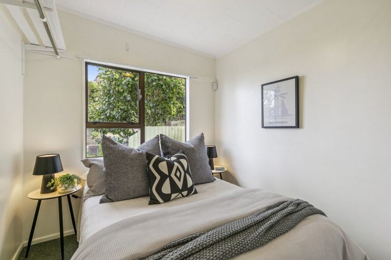 Photo of property in 2/15 Sutherland Crescent, Melrose, Wellington, 6023