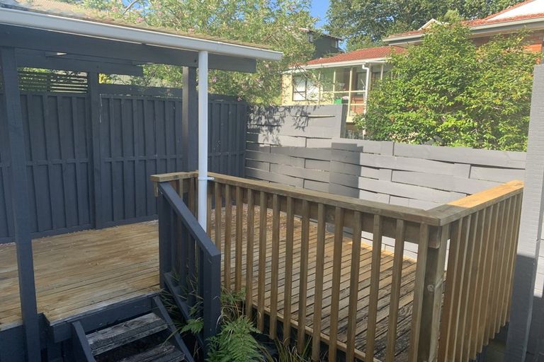 Photo of property in 1/4 Mahuta Grove, Northcote, Auckland, 0627