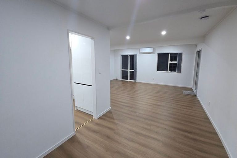 Photo of property in 2/9 Kells Place, Botany Downs, Auckland, 2010
