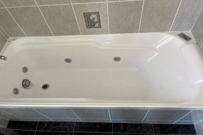 Photo of property in 27 Walpole Avenue, Hillpark, Auckland, 2102